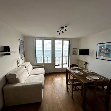 Bilocale Frontemare Magnifica Terrazza アパート アラッシオ